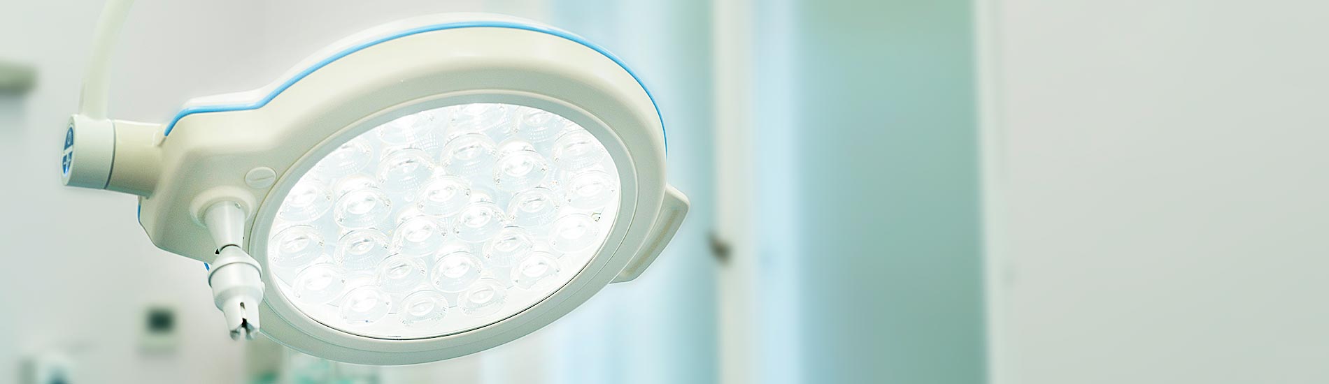 Chirurgische Praxis am Spreebogen – Operationslampe im OP
