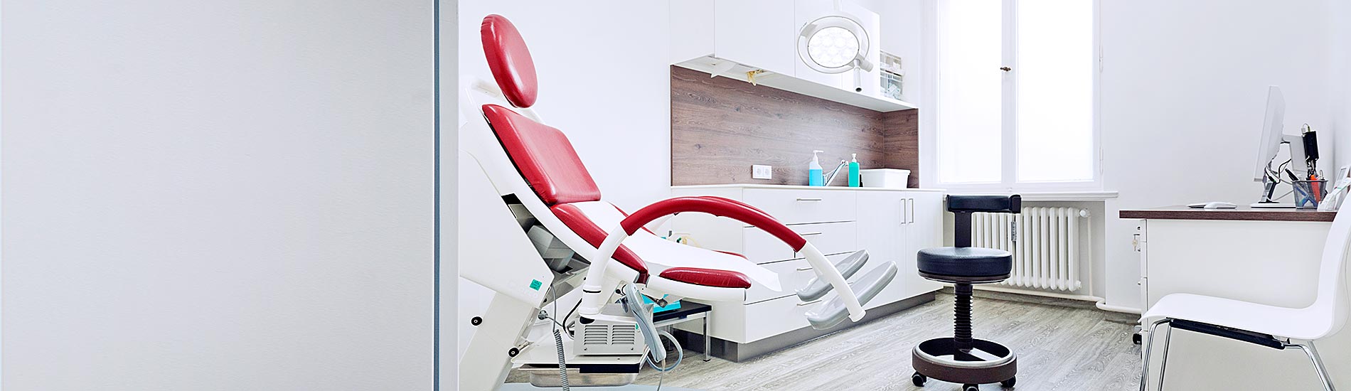 Chirurgische Praxis am Spreebogen – Behandlungszimmer Proktologie
